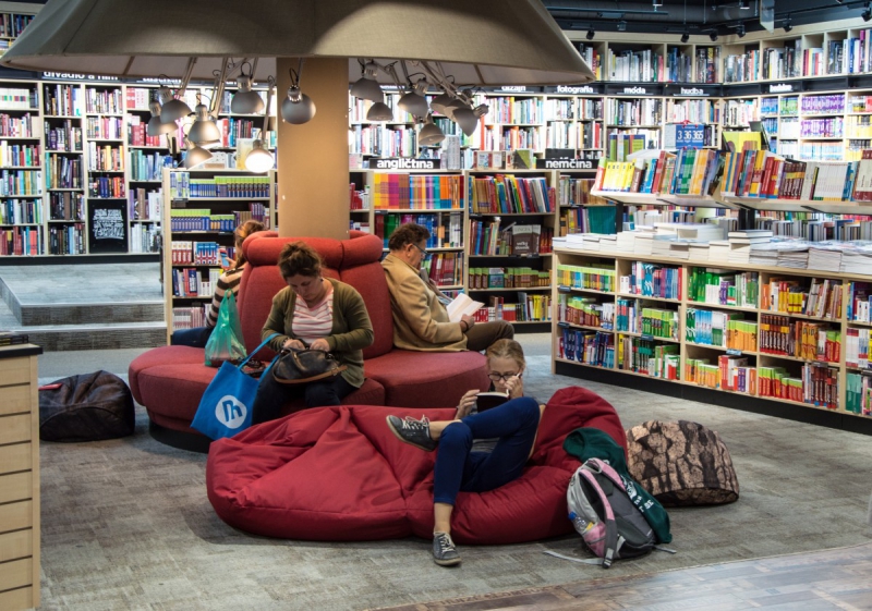 ecommerce-LE BEAUSSET-min_books_bookstore_book_reader_readers_reading_shop_sale_books-849006